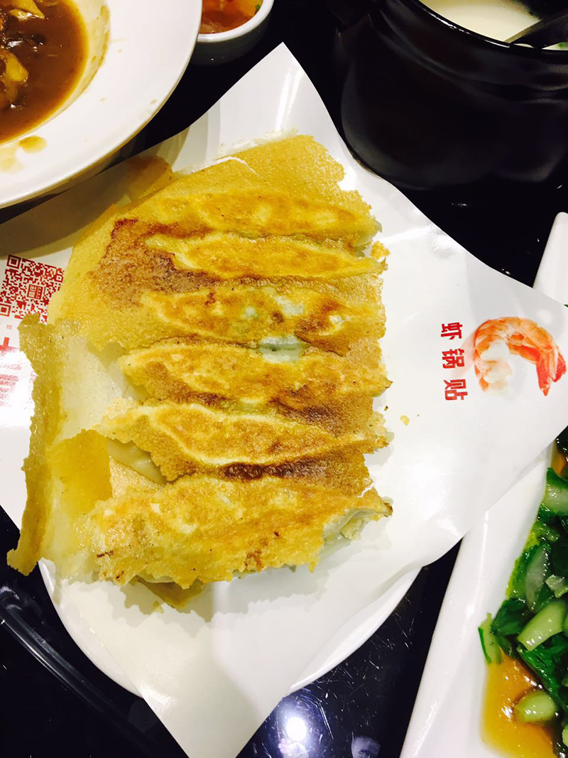 阿莊蝦鍋貼，每只蝦都有3只蝦尾，任性