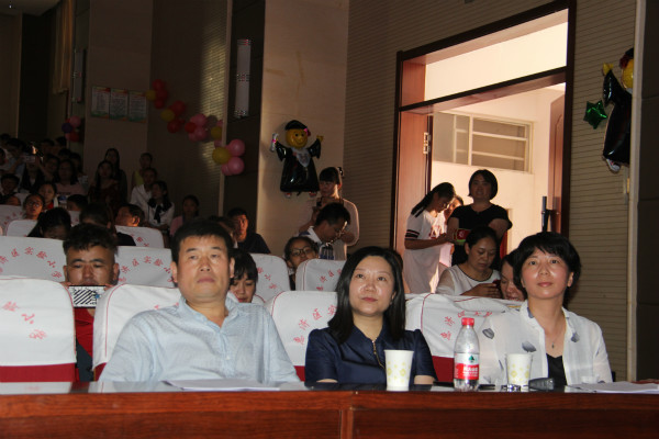 惠濟(jì)區(qū)教體育局副局長(zhǎng)崔永麗、教育科科長(zhǎng)謝國(guó)旺蒞臨活動(dòng)現(xiàn)場(chǎng)_meitu_3