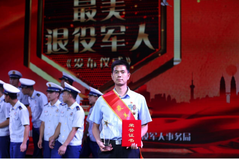 10.26堅(jiān)守“金融為民”初心，看小人物的大擔(dān)當(dāng)丨中原銀行人在行動(dòng)系列報(bào)道②(1)_134800740_1351663031697