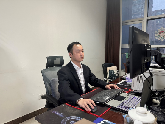 11.2.金融為民暖人心，在平凡中成就不凡丨中原銀行感動(dòng)中原先進(jìn)人物系列報(bào)道1818
