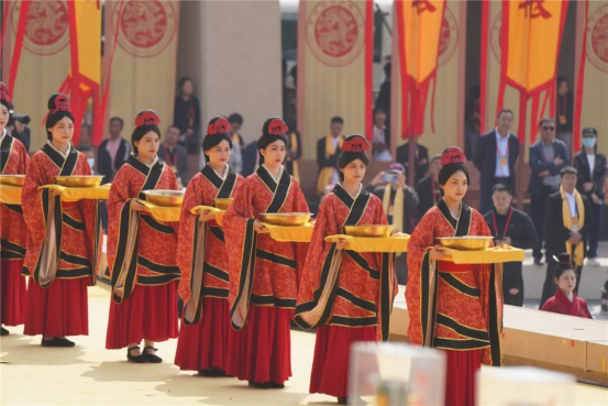 （配圖）尋根拜祖后，他們來阿五品新豫菜解鄉(xiāng)愁158