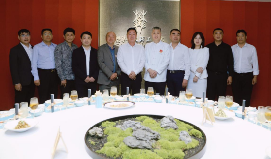 （配圖）尋根拜祖后，他們來阿五品新豫菜解鄉(xiāng)愁526