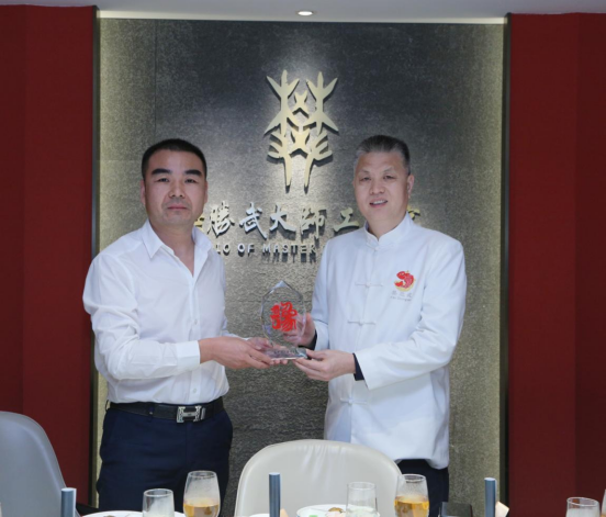 （配圖）尋根拜祖后，他們來阿五品新豫菜解鄉(xiāng)愁529