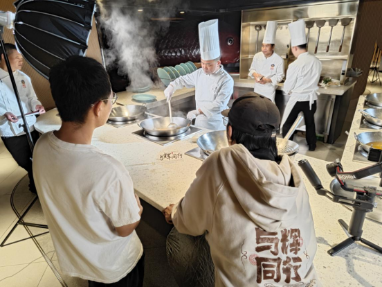 【配圖】“與輝同行”河南行，打卡阿五新豫菜(1)255
