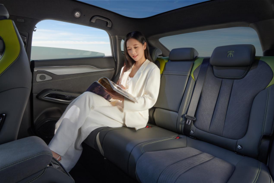 【新聞主稿】增配不加價(jià)！2025款宋L EV 18.98萬(wàn)元起1771
