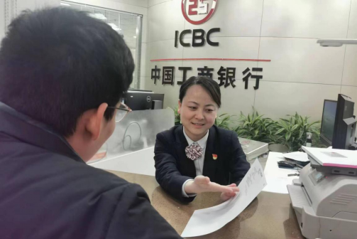 最美客服經(jīng)理袁建霞:一份責(zé)任,十年堅(jiān)守12.26(3)449