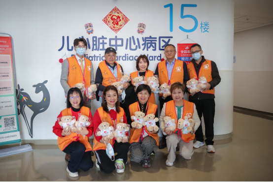 如新中華兒童心臟病基金捐贈(zèng)儀式暨先心病患兒探訪(fǎng)活動(dòng)圓滿(mǎn)舉行-Final1400